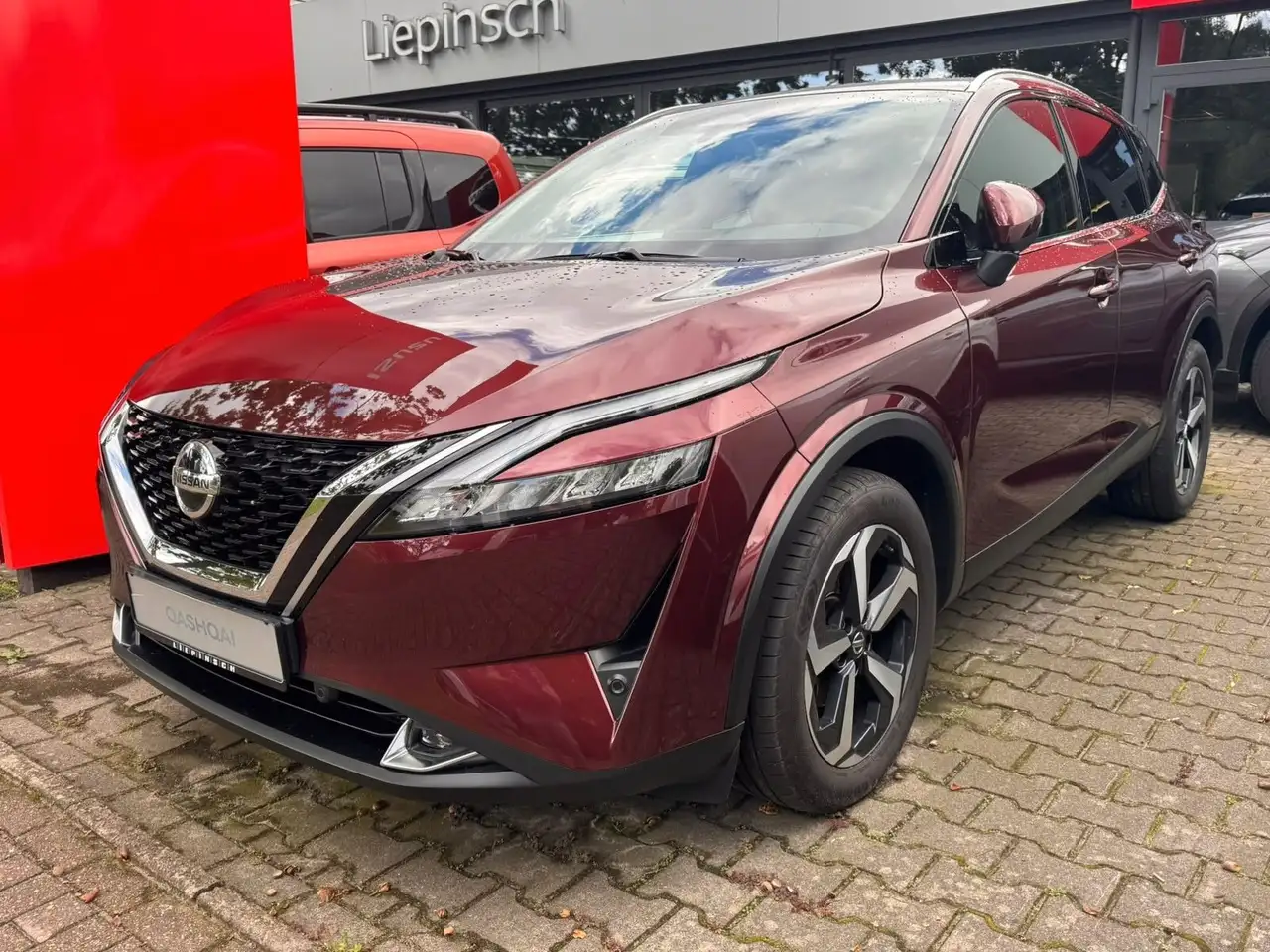 Nissan Qashqai 1.3 N-Connecta *Automatik* — photo 1 of 20
