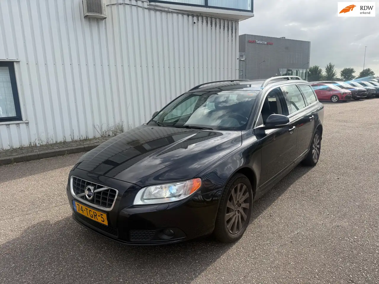 Volvo V70 2.0 D3 Limited Edition Automaat Leer — photo 1 of 19