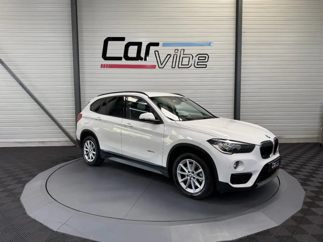 BMW X1 F48 xDrive 18d 150 ch BVA8 Lounge - RADAR AR - KEYLESS - GARANTIE 12 MOIS — photo 1 of 25