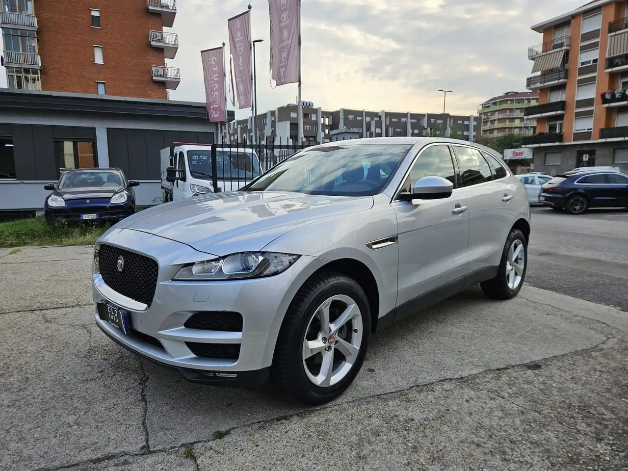 Jaguar F-Pace 2.0D 180cv CHEQUERD FLAG AWD AUTO — photo 1 of 16