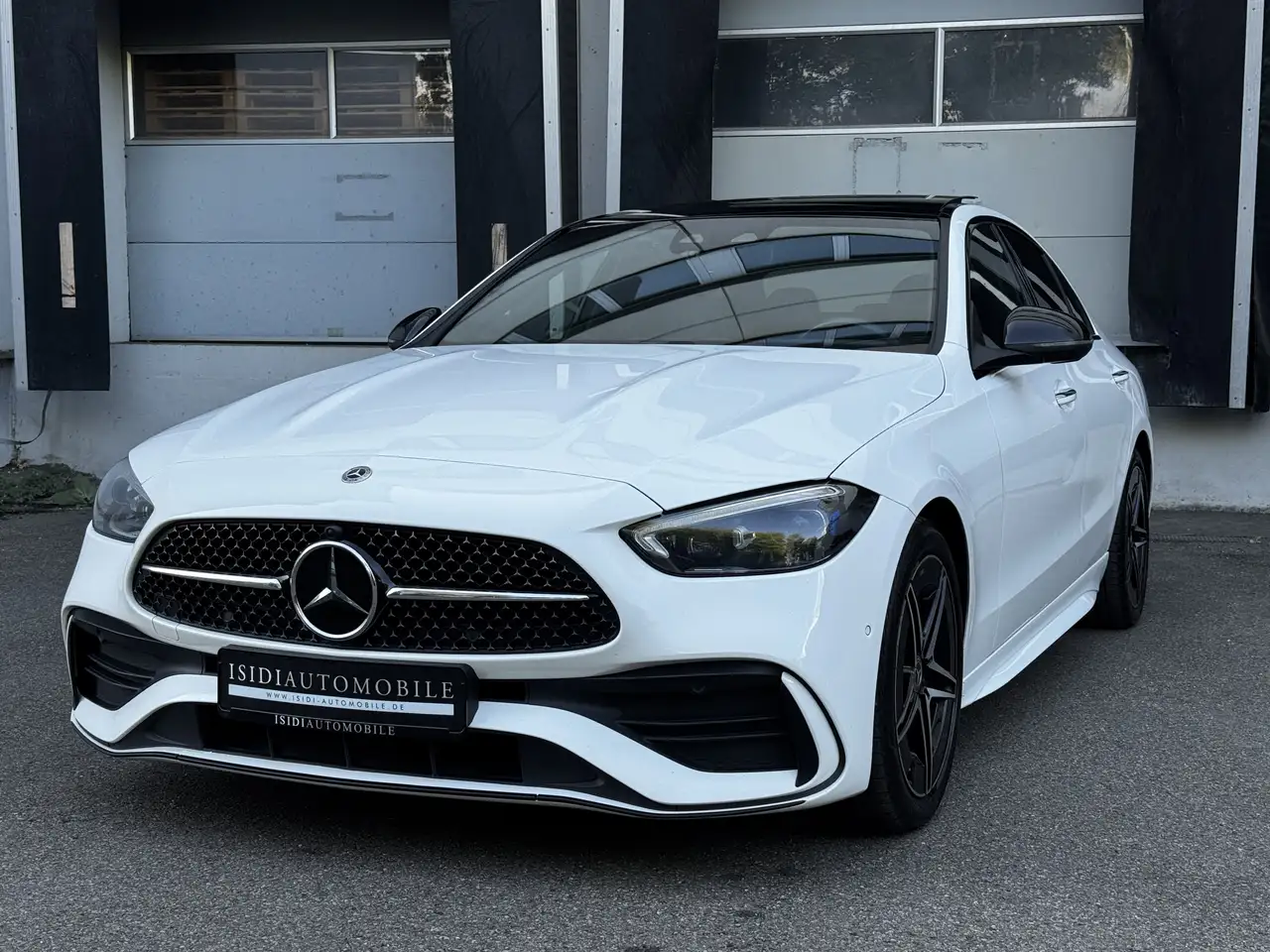 Mercedes-Benz C 220 D AMG LED Night ACC MBUX Pano Kamera HuD — photo 1 of 37