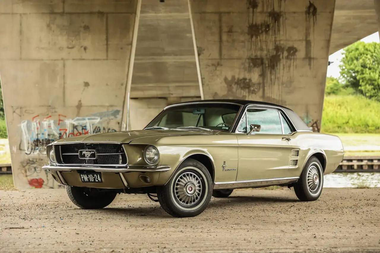 Ford Mustang Coupe Hardtop 1967 — photo 1 of 15