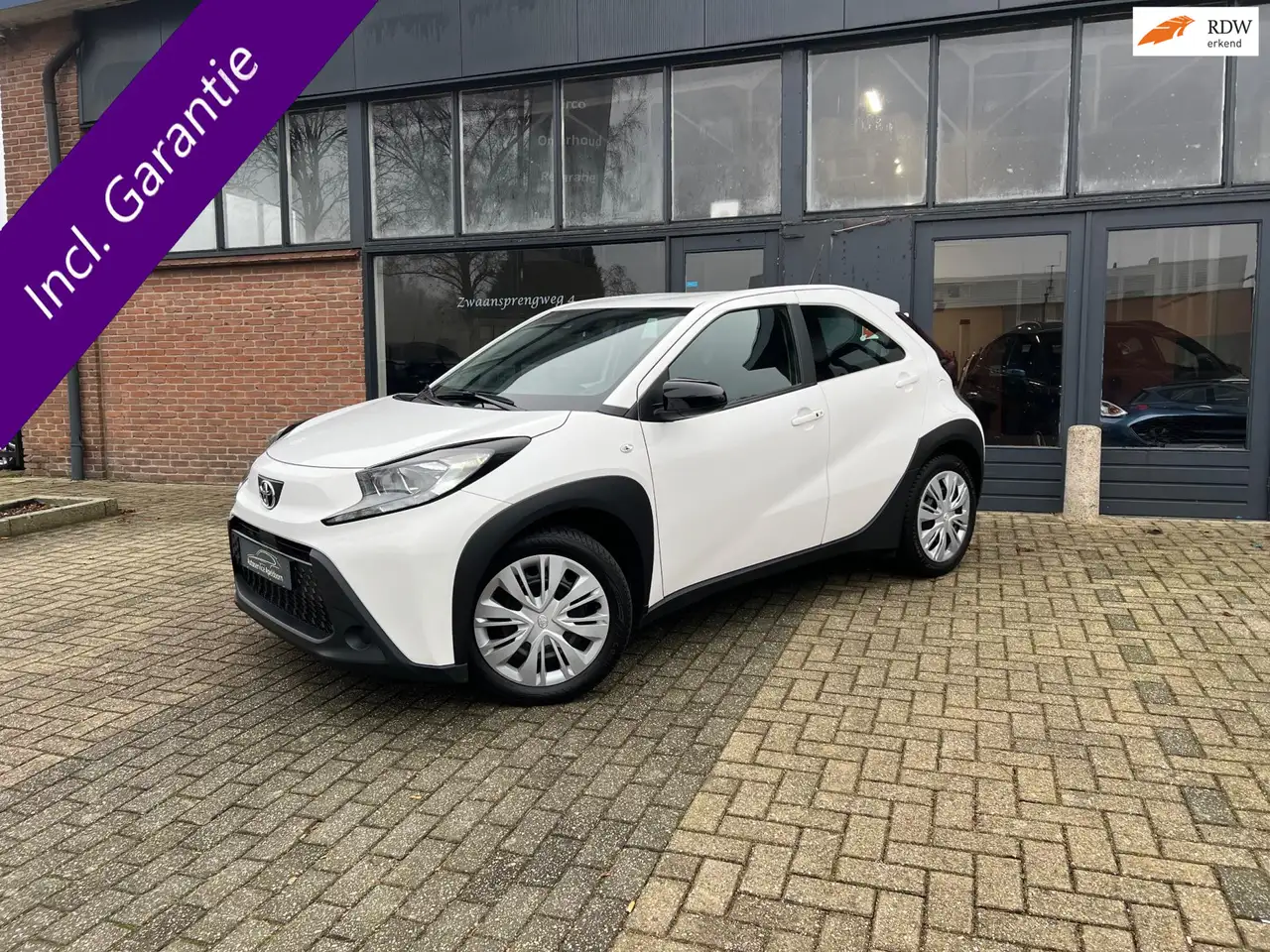Toyota Aygo X 1.0 VVT-i S-CVT Premium, Acc, Dealer OH, Automaat — photo 1 of 24