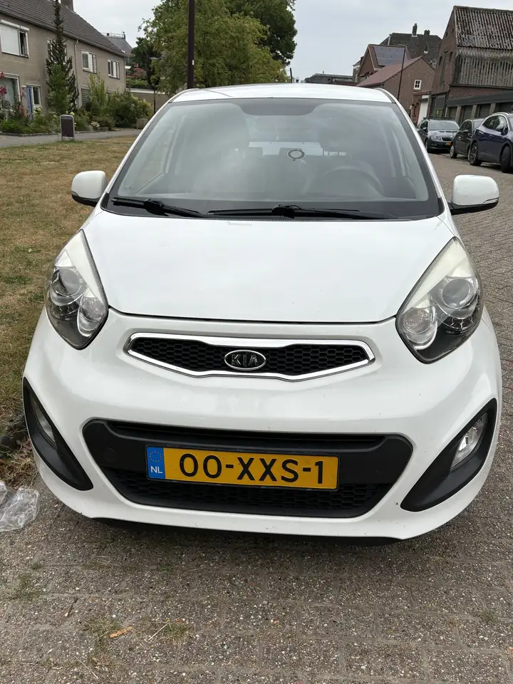 Kia Picanto — photo 1 of 9