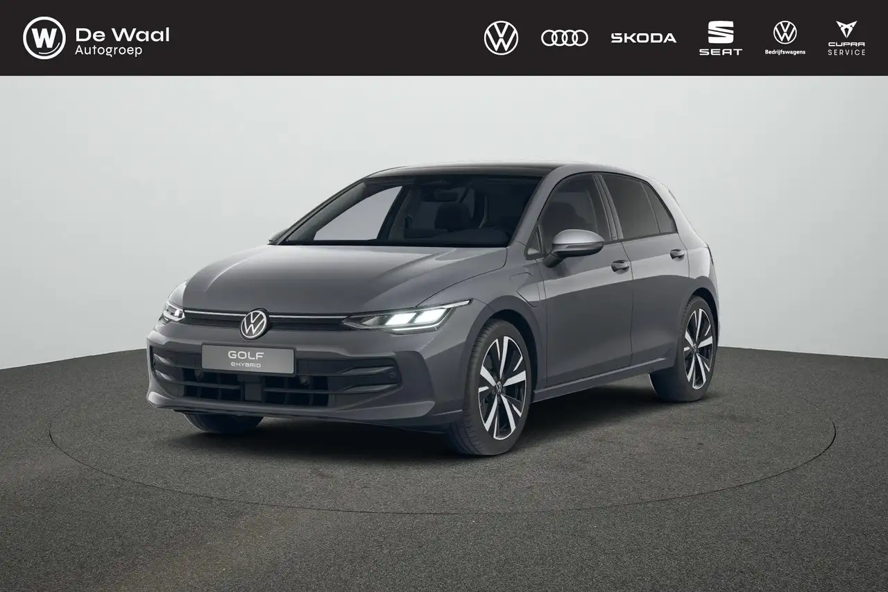 Volkswagen Golf Life Edition 1.5 DSG e-hybrid — photo 1 of 5
