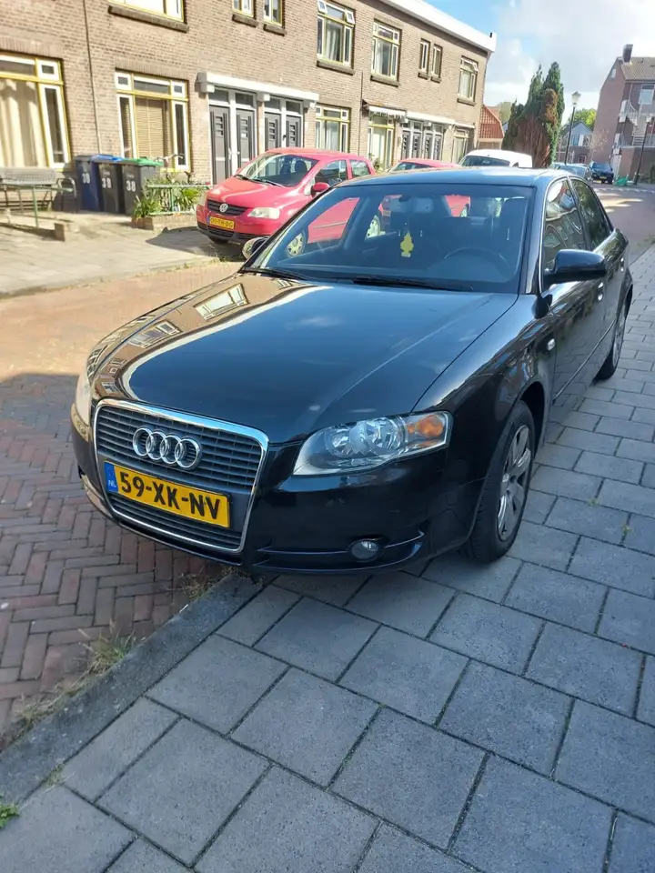 Audi A4 2.0 Advance — photo 1 of 10