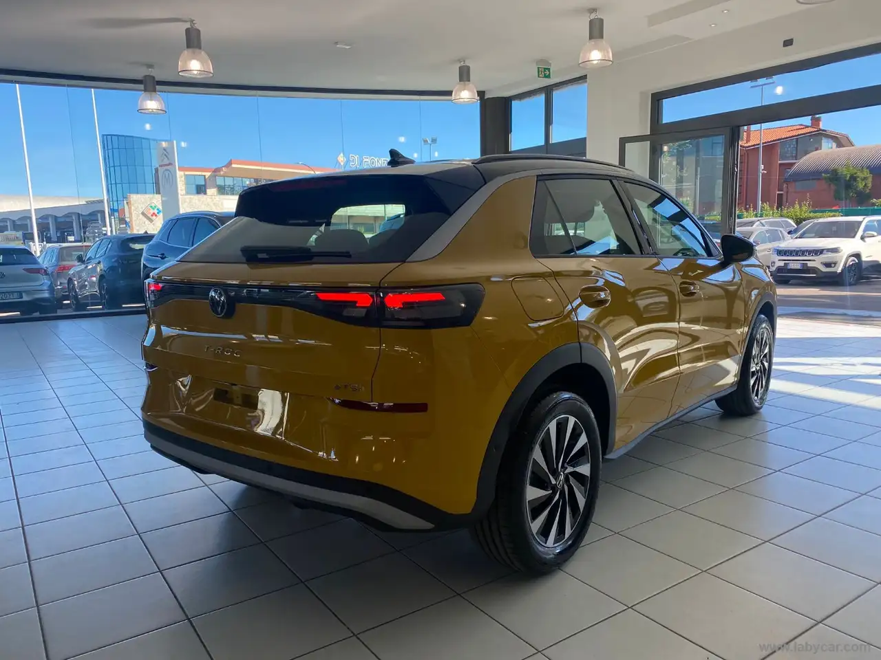 2026 Volkswagen T-Roc 1.5 eTSI ACT DSG Life, photograph 5