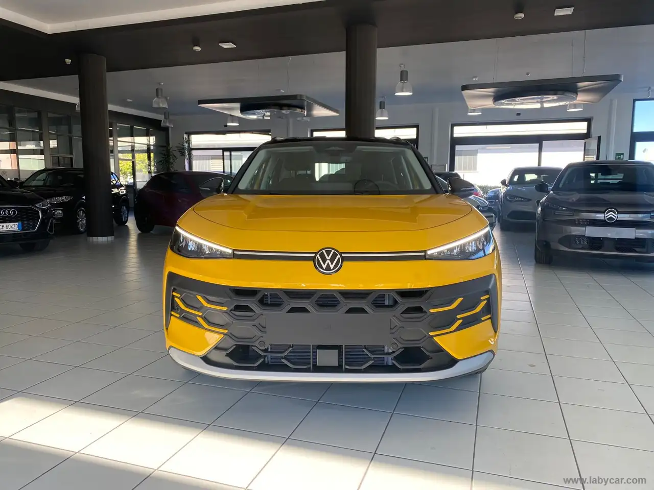 2026 Volkswagen T-Roc 1.5 eTSI ACT DSG Life, photograph 2