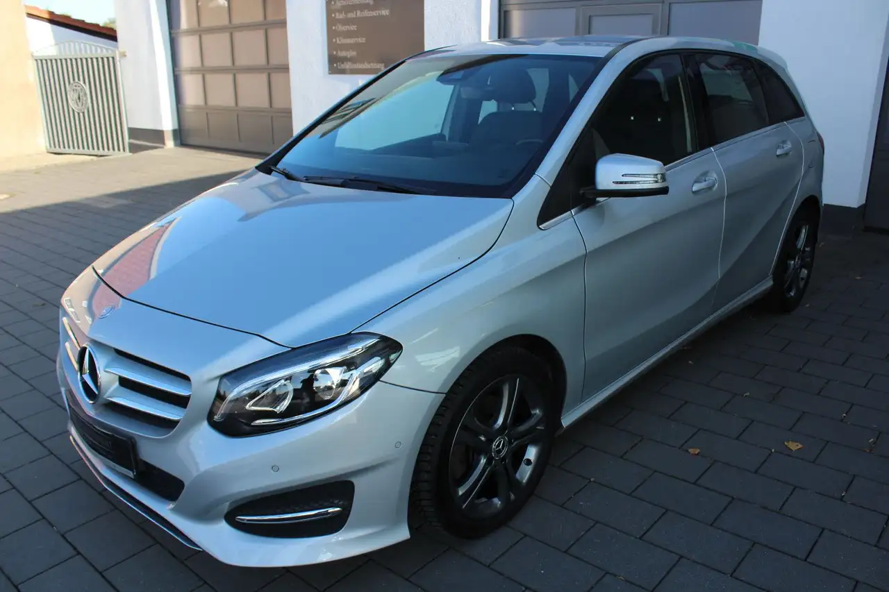 Mercedes-Benz B 220 d URBAN (TEILLEDER,NAVI,LED SCHEINWERFER) — photo 1 of 19