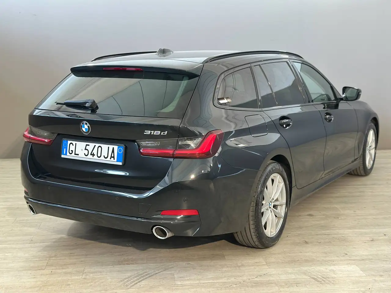 2022 BMW 318 d Touring MHEV auto, photograph 2