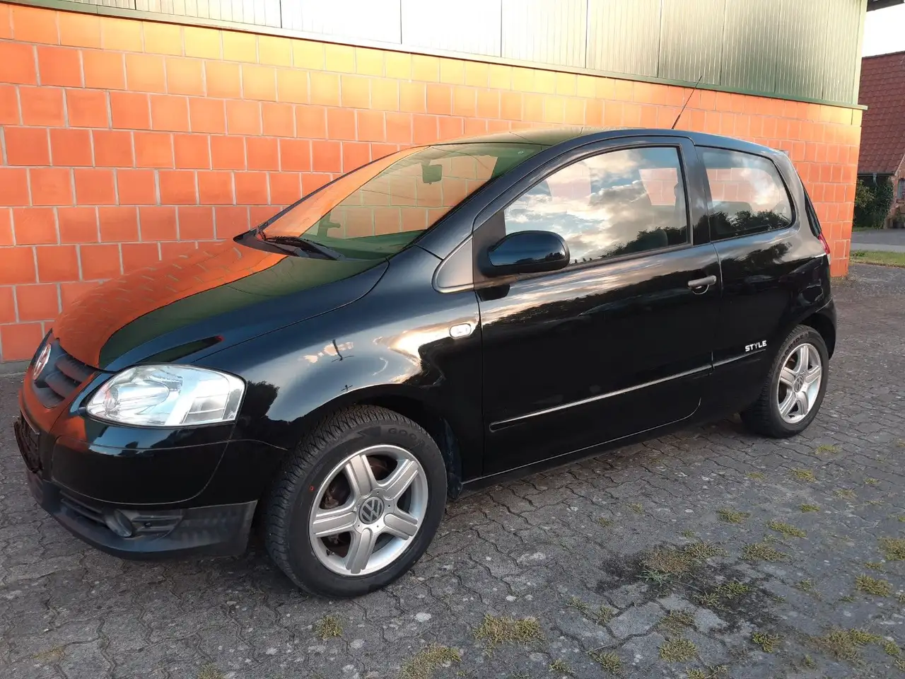 Volkswagen Fox 1.2 Style - Klima - sehr gepflegt — photo 1 of 14