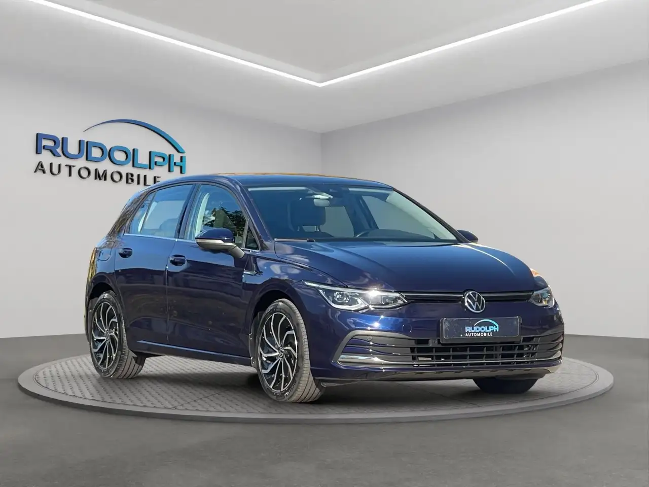 Volkswagen Golf 1,5 eTSI AUTOM PANORA ACC SCHECKHE GARANTIE — photo 1 of 40