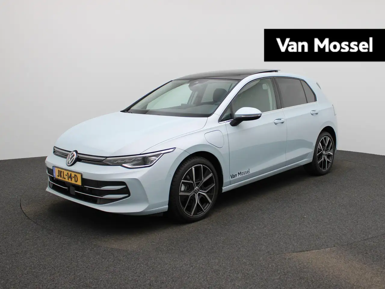 Volkswagen Golf 1.5 eHybrid Style Edition | 204 PK | Demo | SoH 10 — photo 1 of 40
