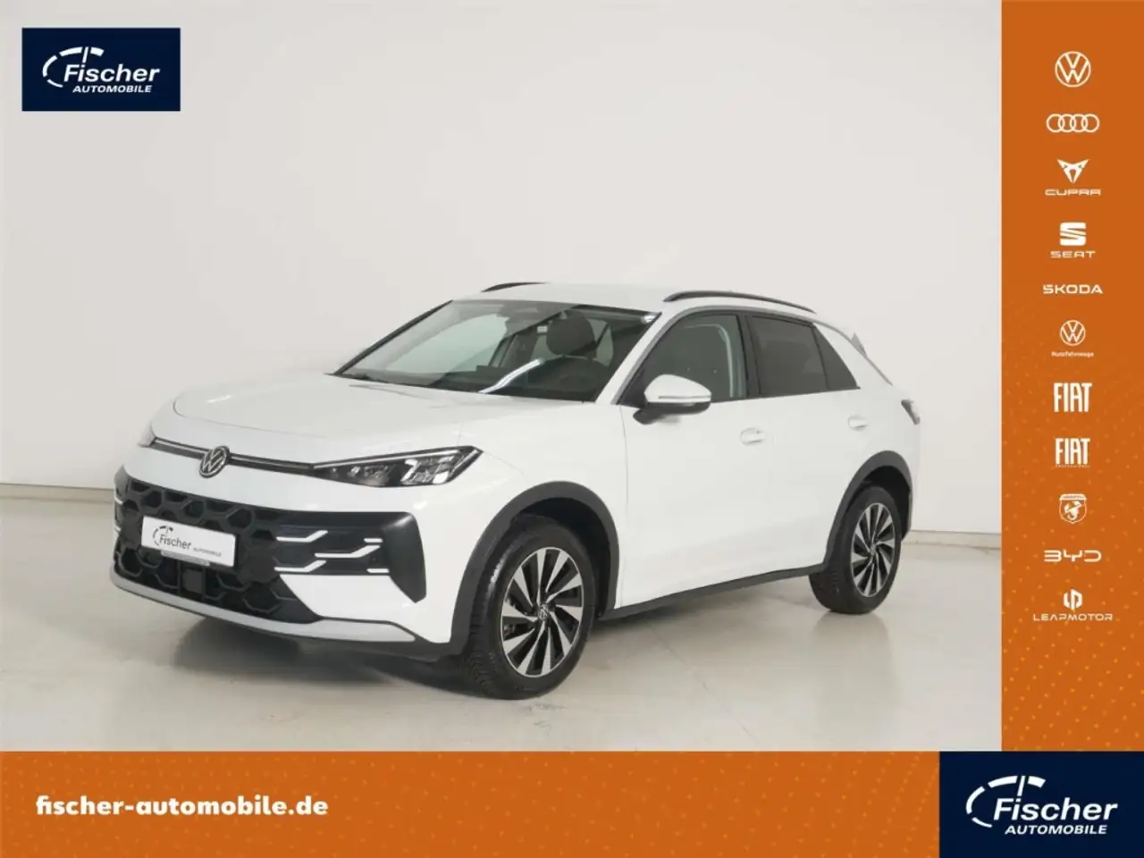 Volkswagen T-Roc 1.5 eTSI Life — photo 1 of 32