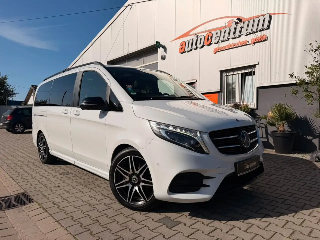 Mercedes-Benz V 250 d L AMG*Night*Nappa*Pano*ACC*MBeam*Memo*360 — photo 1 of 15