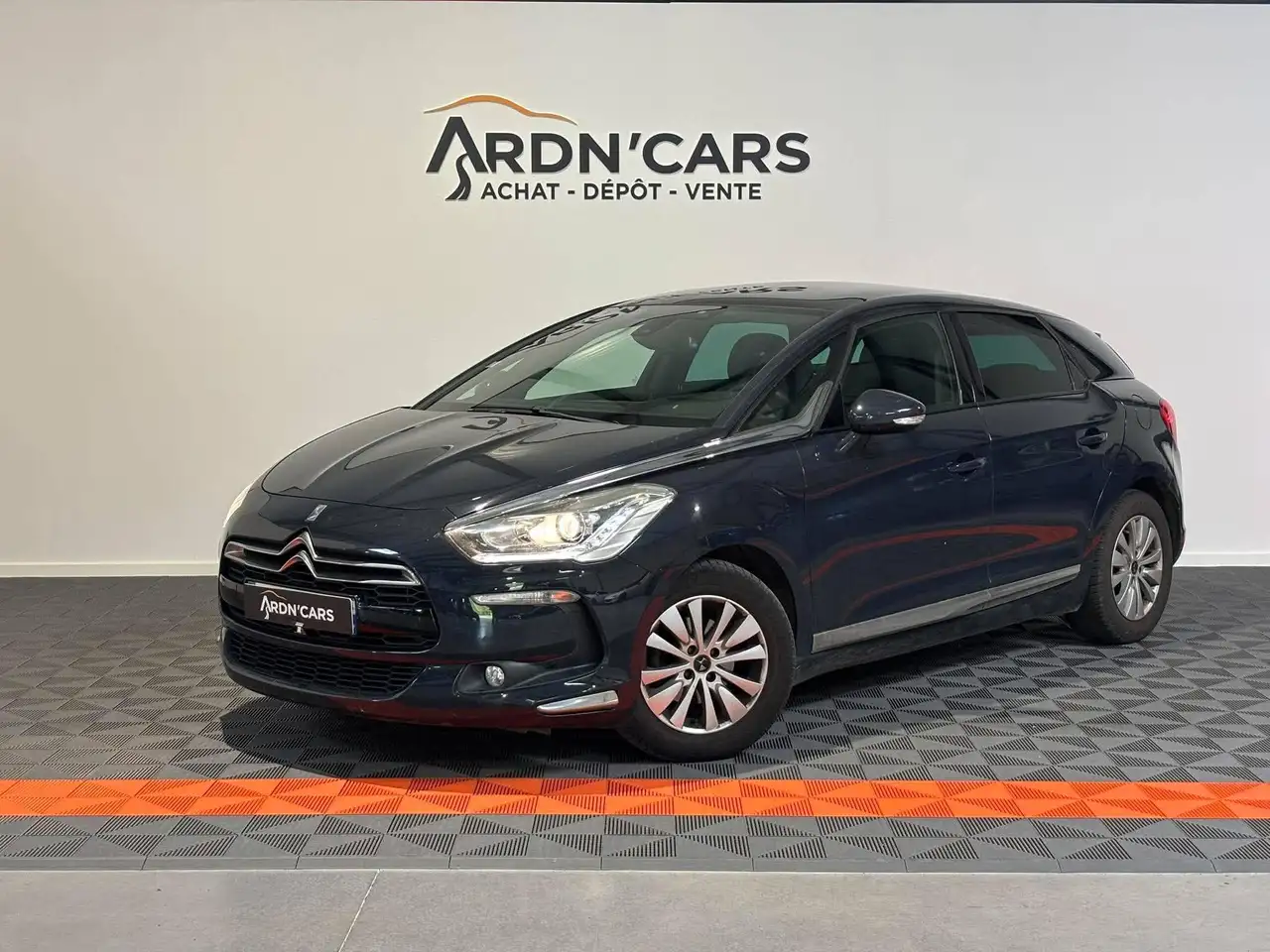 Citroen DS5 1.6 e-HDi115 Chic ETG6 — photo 1 of 13