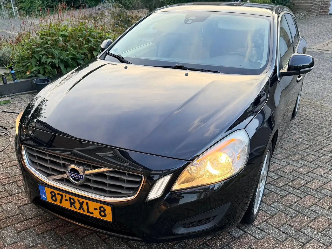 Volvo V60 V60 1.6 T3 Momentum — photo 1 of 13