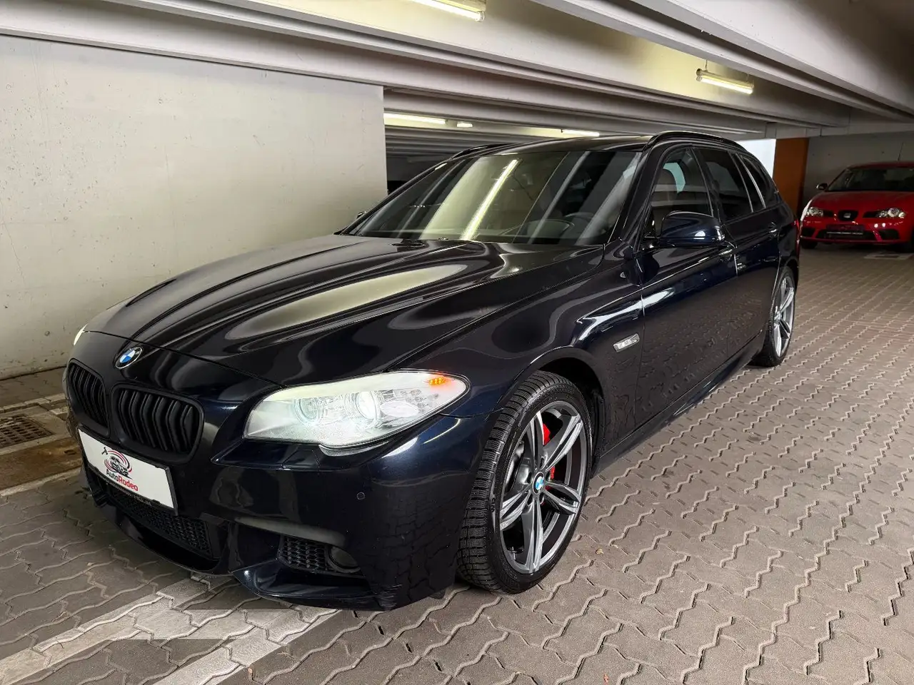 BMW 530 d Touring X Drive M-Sport — photo 1 of 40