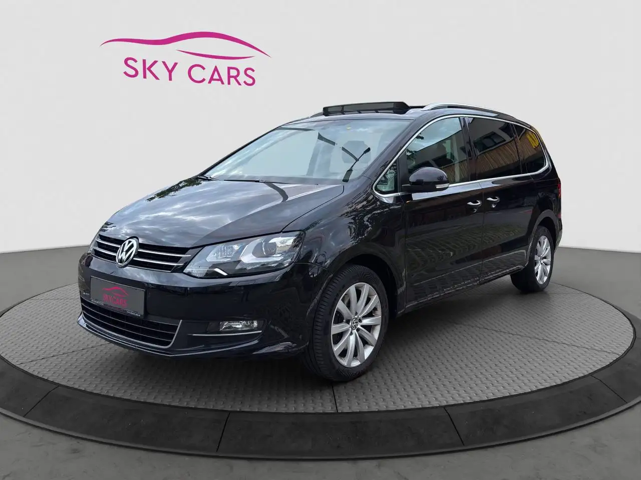 Volkswagen Sharan Sky BMT 2.0 TDI | 7-Sitzer | DSG | PANO | BI-XENON | STANDHEIZUNG | NAVI | PDC | AHK | ALCANTARA | TEMPOMAT — photo 1 of 37