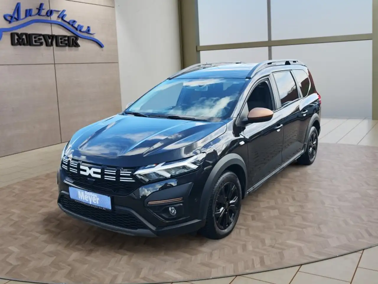 Dacia Jogger 1.0 TCe 110 Extreme+ Navi/Temp./Winterp. — photo 1 of 21