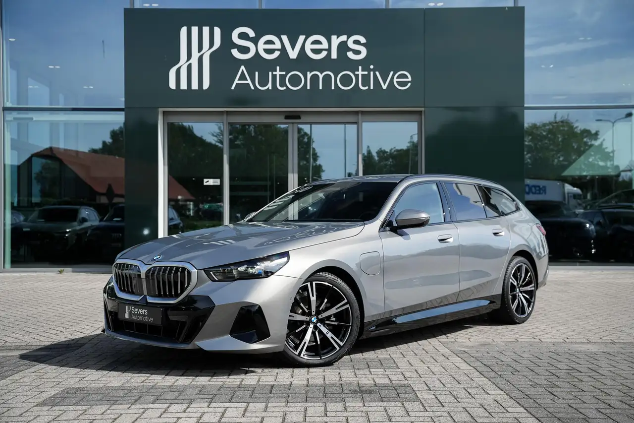 BMW 530 5-serie Touring 530e M Sport | Driving Assistant P — photo 1 of 35