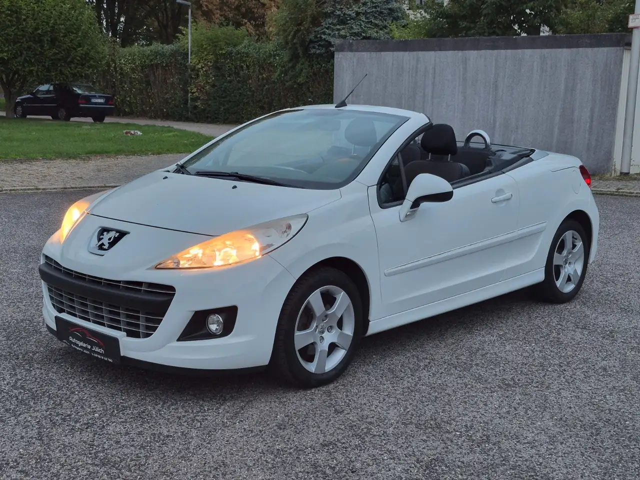 Peugeot 207 CC Cabrio-Coupe Premium — photo 1 of 26