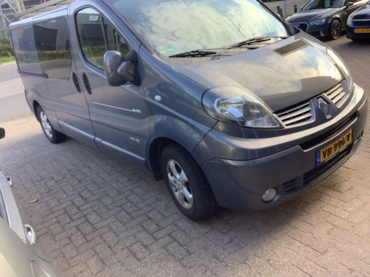 Renault Trafic INVALIDENBUS — photo 1 of 13