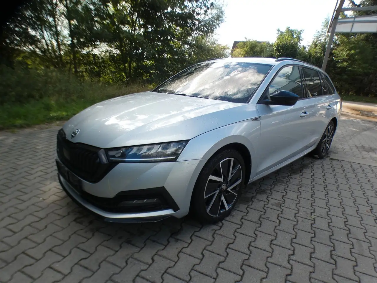 Skoda Octavia Combi Sportline 4x4 2.0TDI DSG Navi ACC — photo 1 of 12