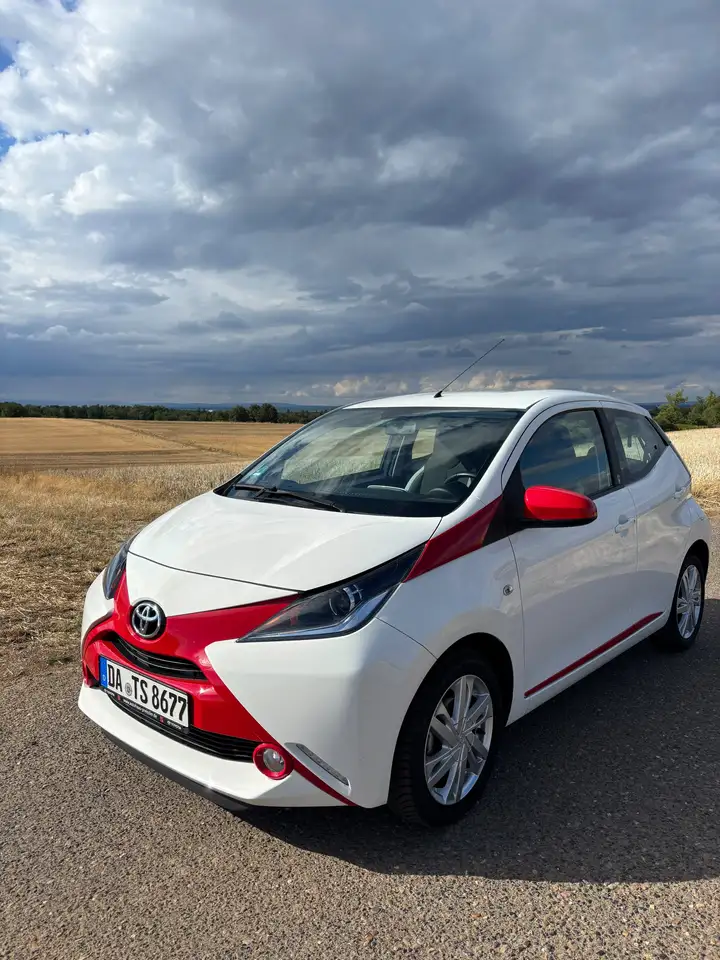 Toyota Aygo x-play Team D — photo 1 of 15
