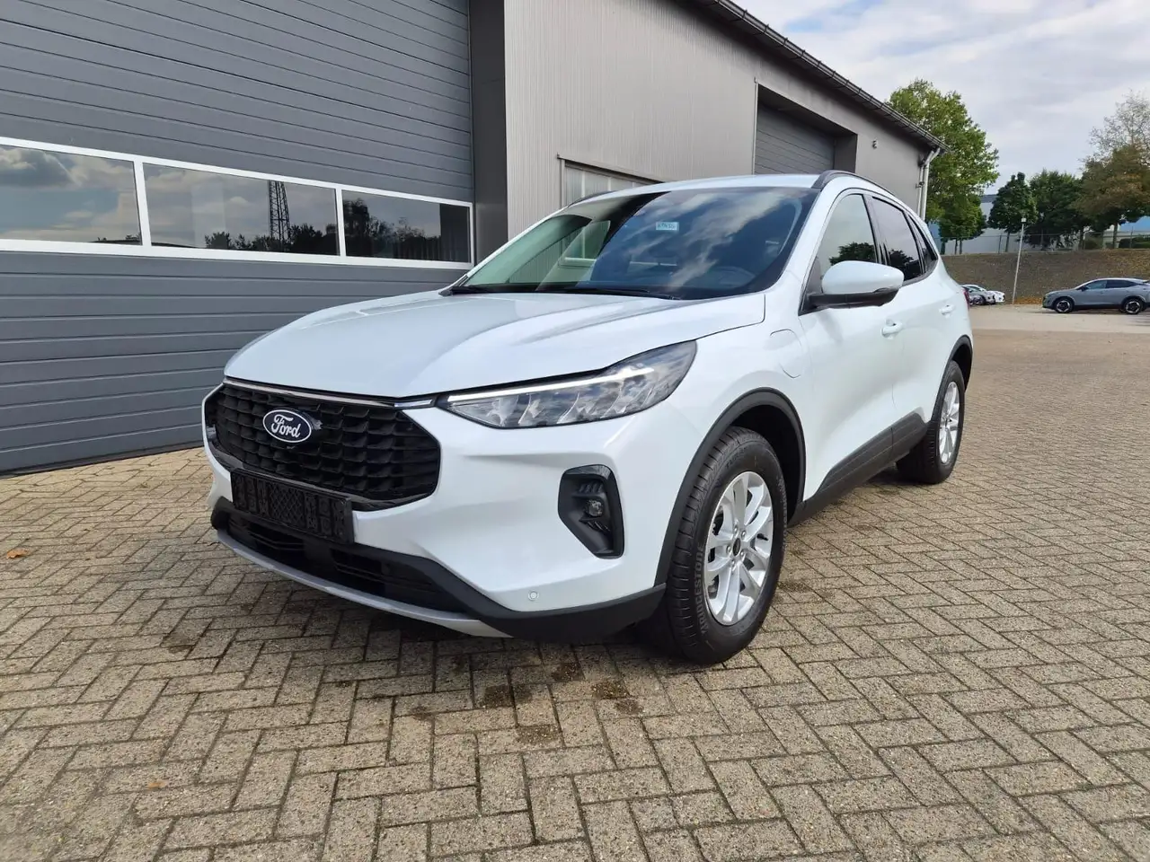 Ford Kuga Titanium 243PS PHEV Automatik Sitzheizung v+h L... — photo 1 of 28