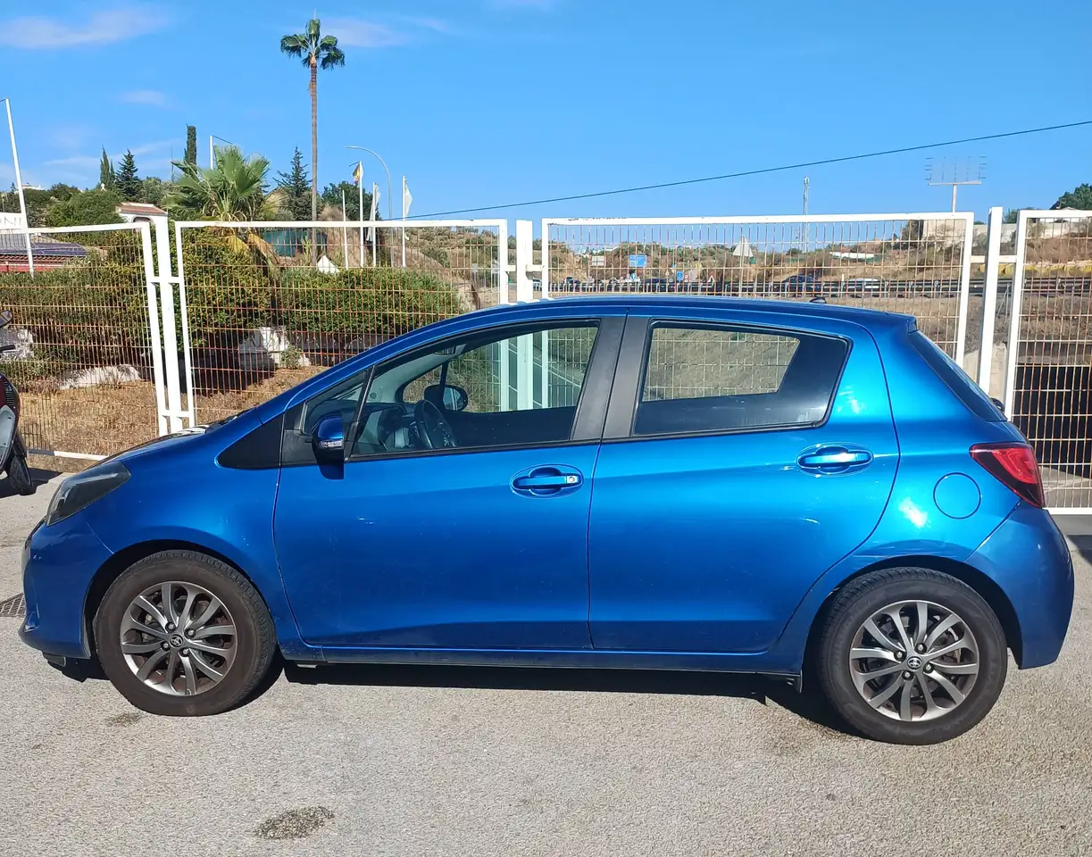 Toyota Yaris Yaris 1.3 Active Active — photo 1 of 8