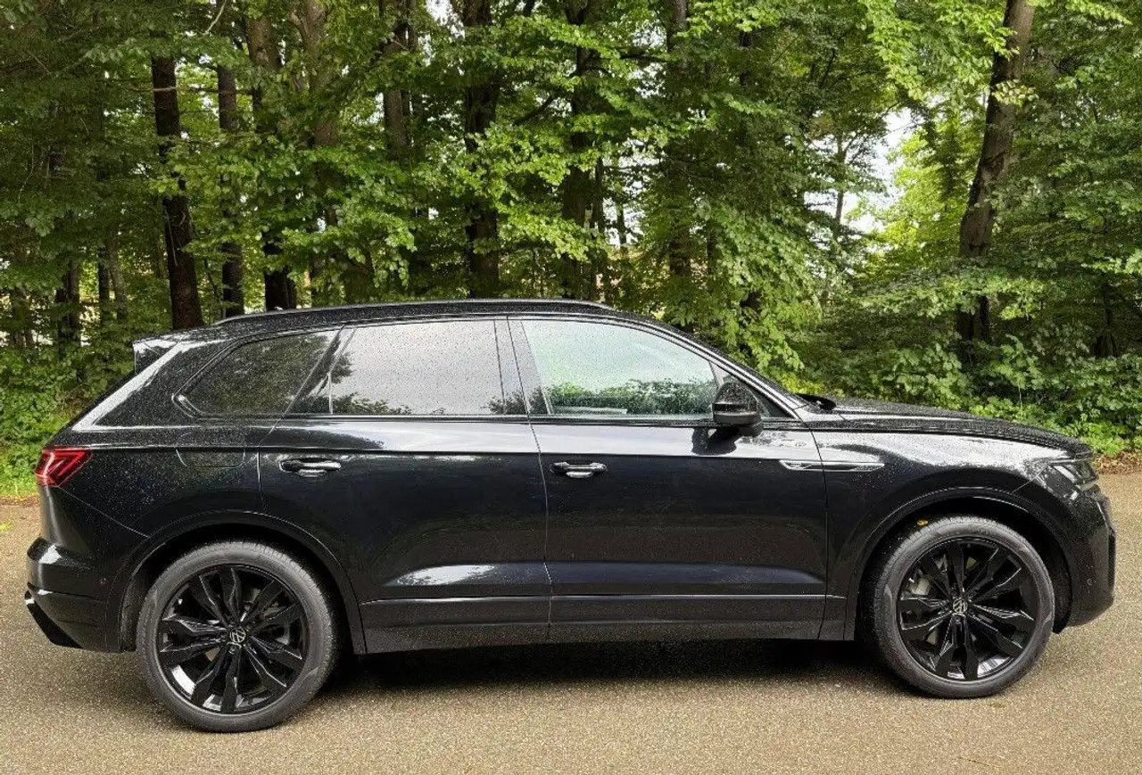 Volkswagen Touareg R V6 3,0 TSI-eHybrid 4MOTION-PANO-VOLL ! — photo 1 of 15