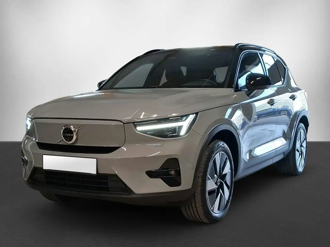 Volvo XC40 Electric Ultimate Recharge 82 kWh - Haustürlieferu — photo 1 of 13
