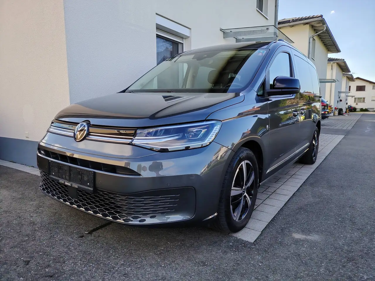 Volkswagen Caddy Caddy Maxi 2,0 TDI Style — photo 1 of 40