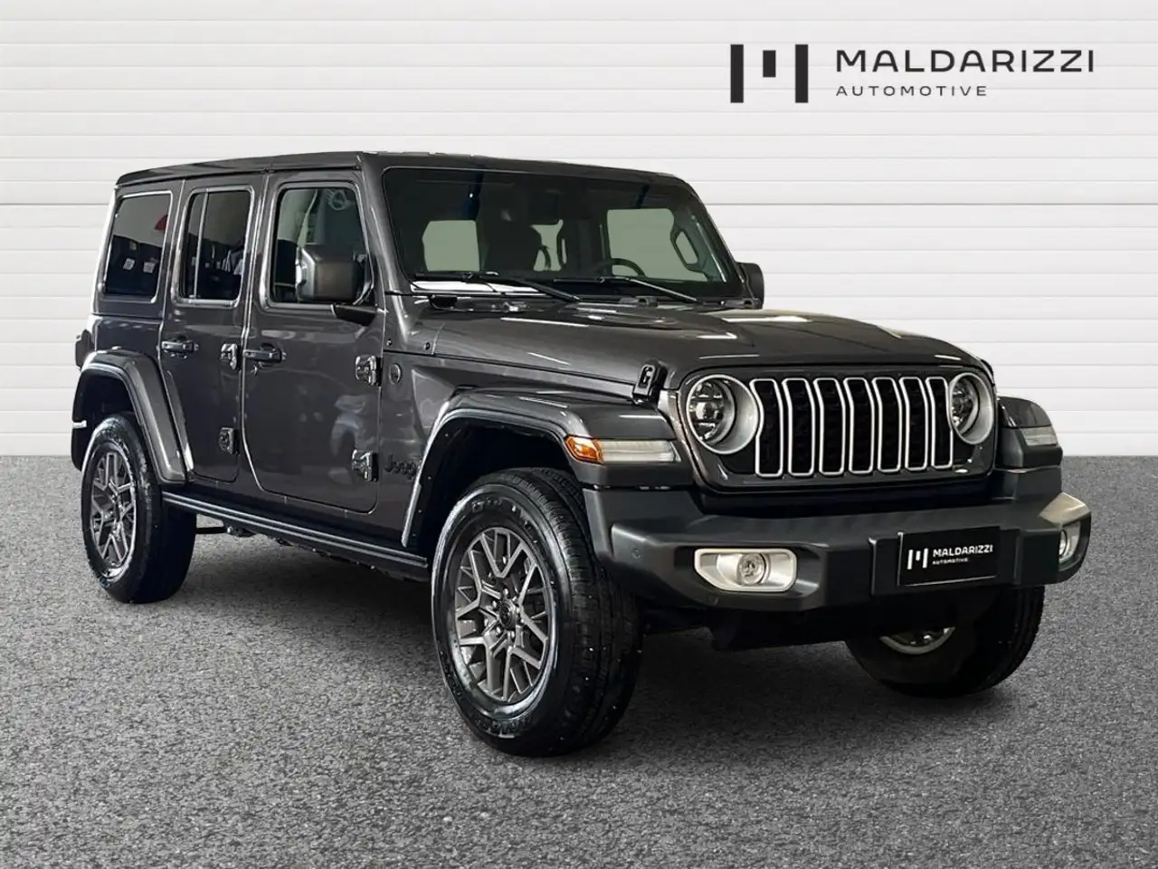 Jeep Wrangler Unlimited 2.0 Turbo Sahara — photo 1 of 10