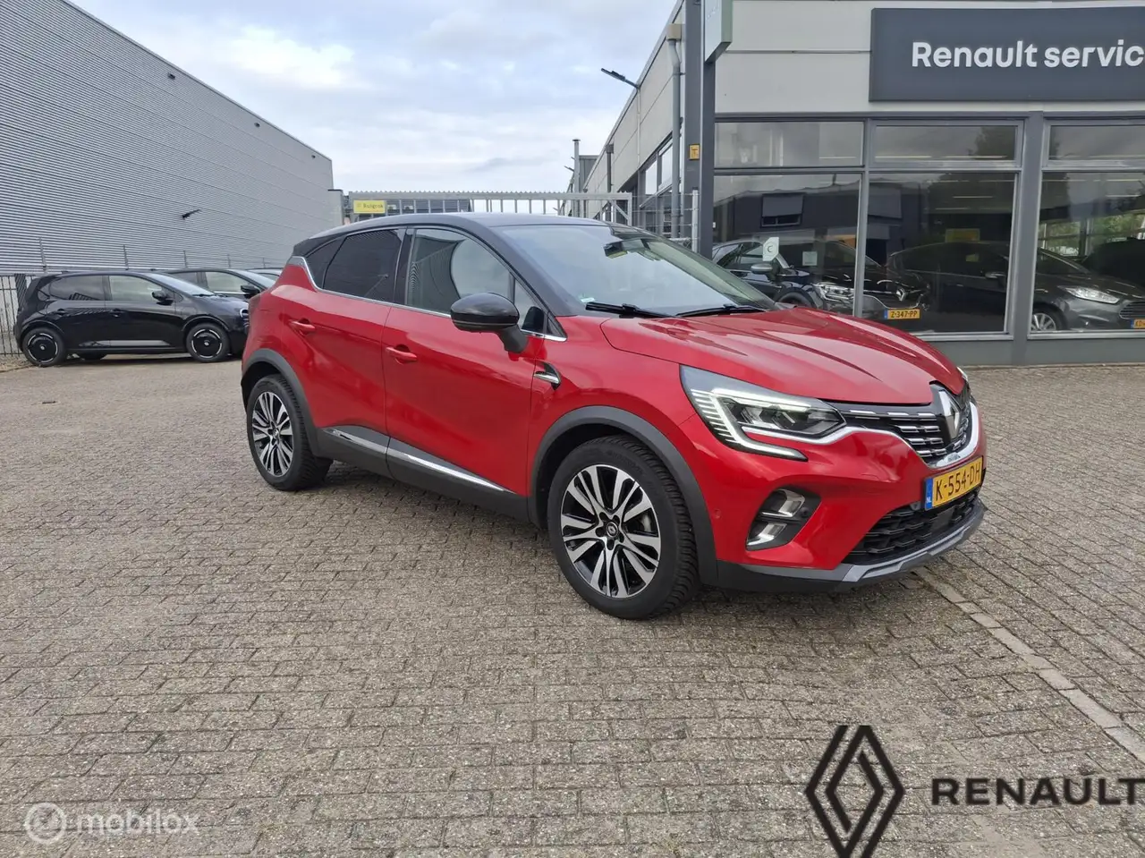 Renault Captur 1.3 TCe 155 Initiale Paris — photo 1 of 25