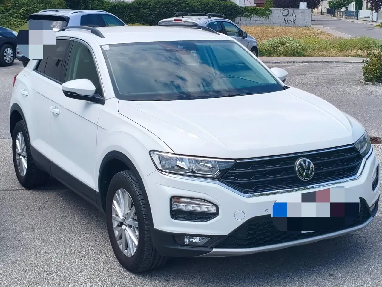 Volkswagen T-Roc T-Roc 1,0 TSI Design Design — photo 1 of 6