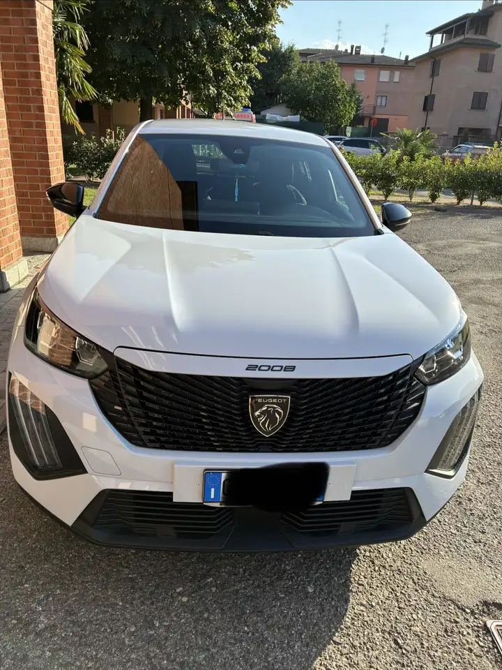 Peugeot 2008 1.2 puretech Active Pack s&s 100cv — photo 1 of 15