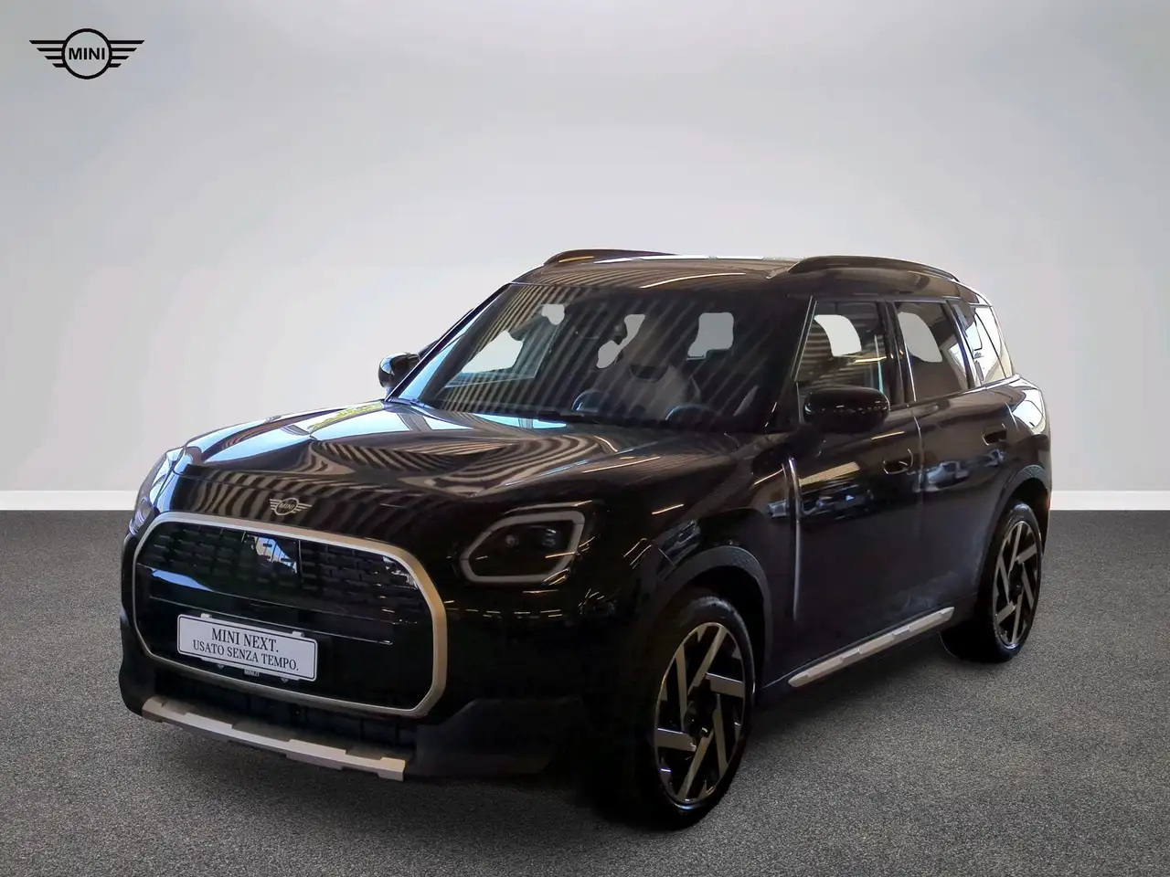MINI Countryman D Favoured — photo 1 of 17