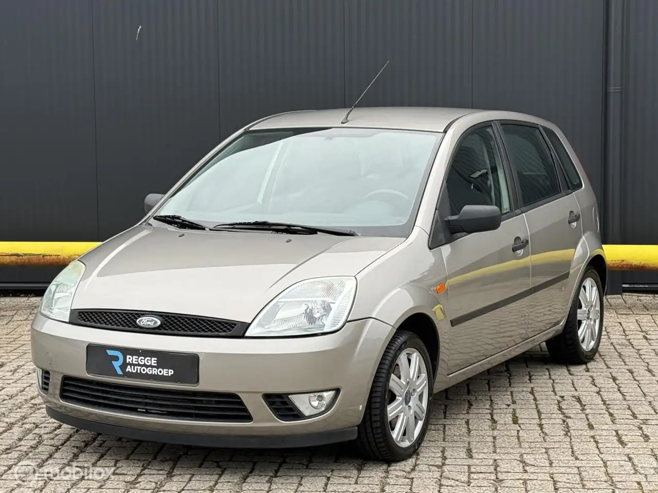 Ford Fiesta 1.4-16V Ambiente AIRCO | TREKHAAK | APK — photo 1 of 21