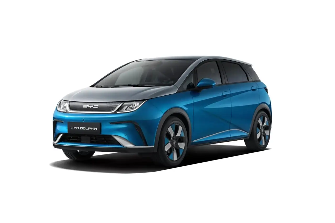 BYD Dolphin 60,4 kWh Design — photo 1 of 11