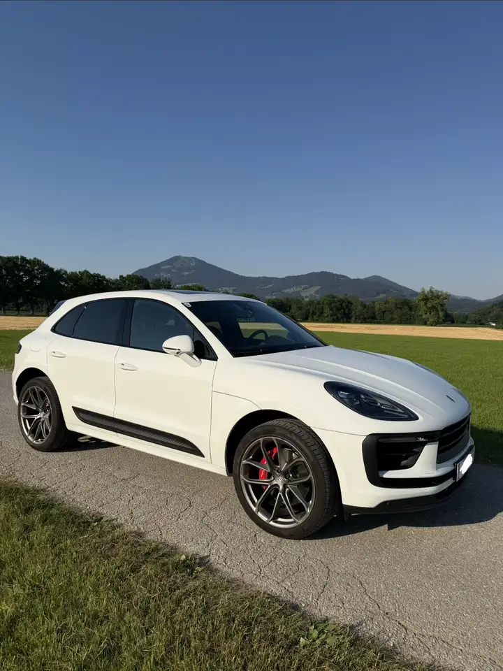Porsche Macan S — photo 1 of 20
