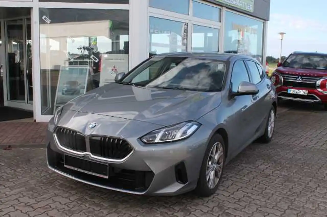 BMW 120 120 — photo 1 of 10
