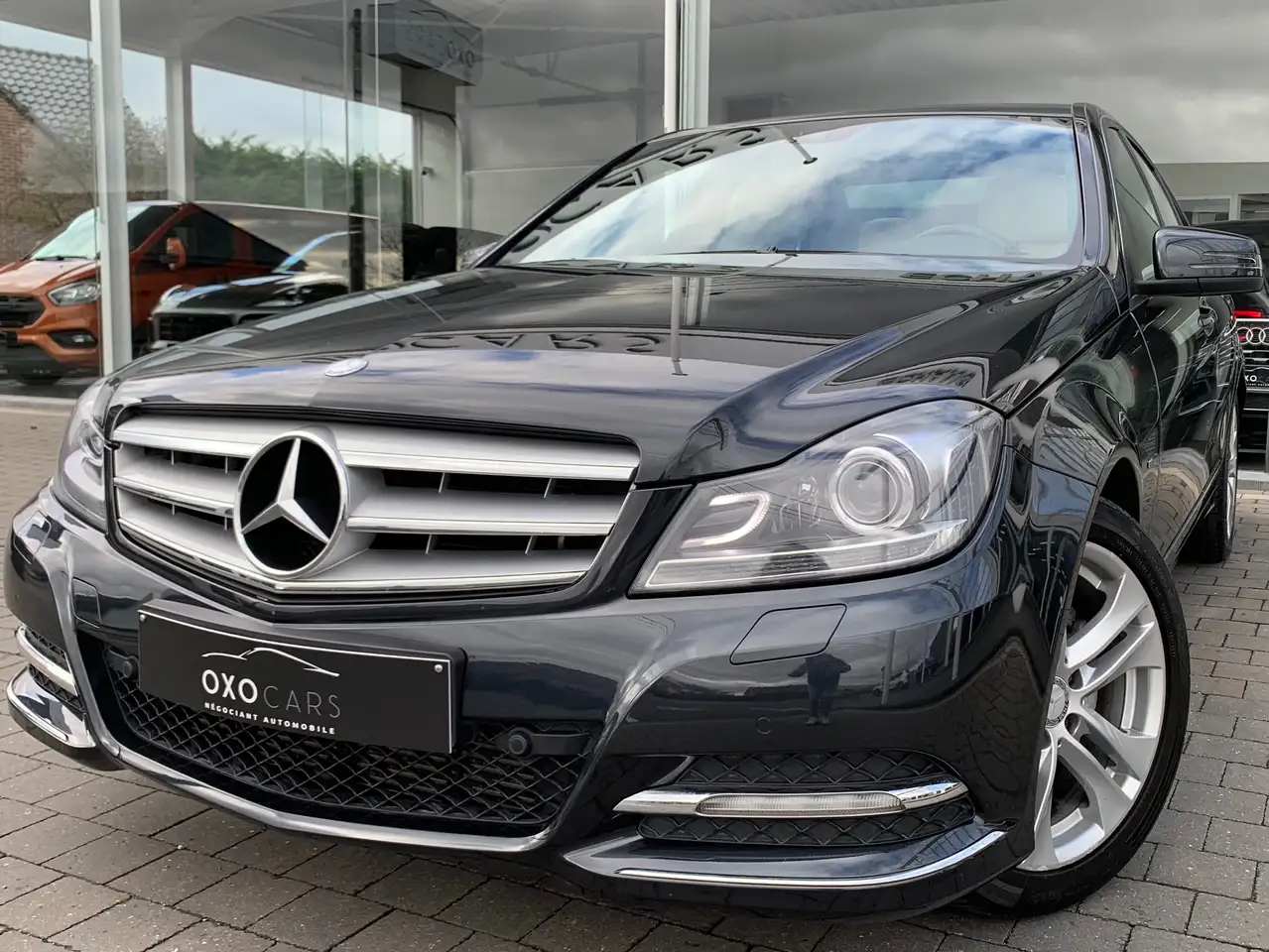 Mercedes-Benz C 200 CDI 136CV AVANTGARDE / FACELIFT / BI-XENON / CUIR CHAUFFANTS ÉLECTRIQUE & MEMOIRE / GPS / CRUISE / RADAR DE RECUL — photo 1 of 33