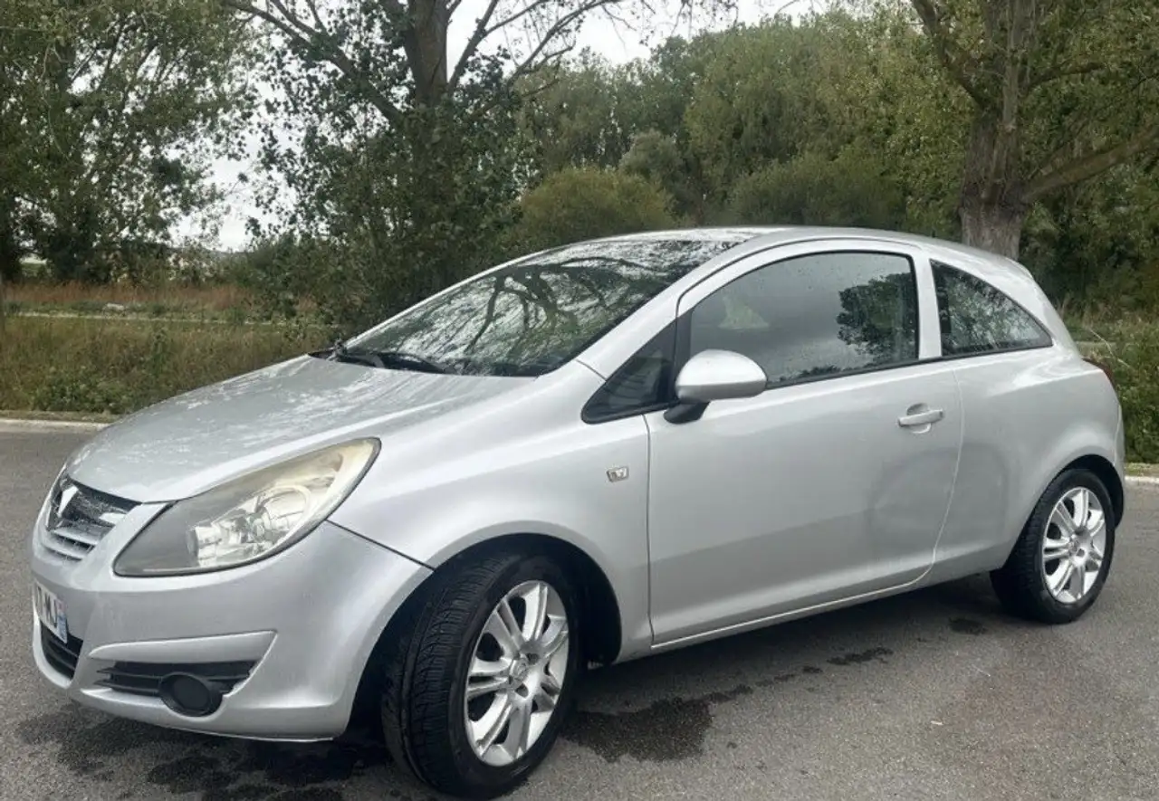 Opel Corsa 1.4 - 90 Twinport Cosmo — photo 1 of 7