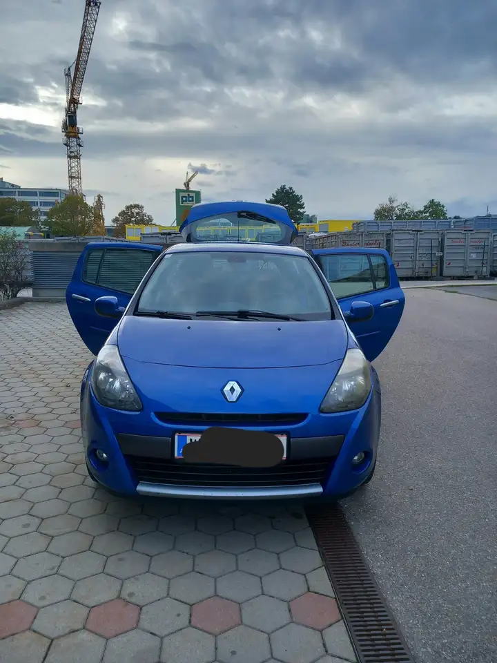 Renault Clio 1.2 16V Campus Authentique — photo 1 of 9