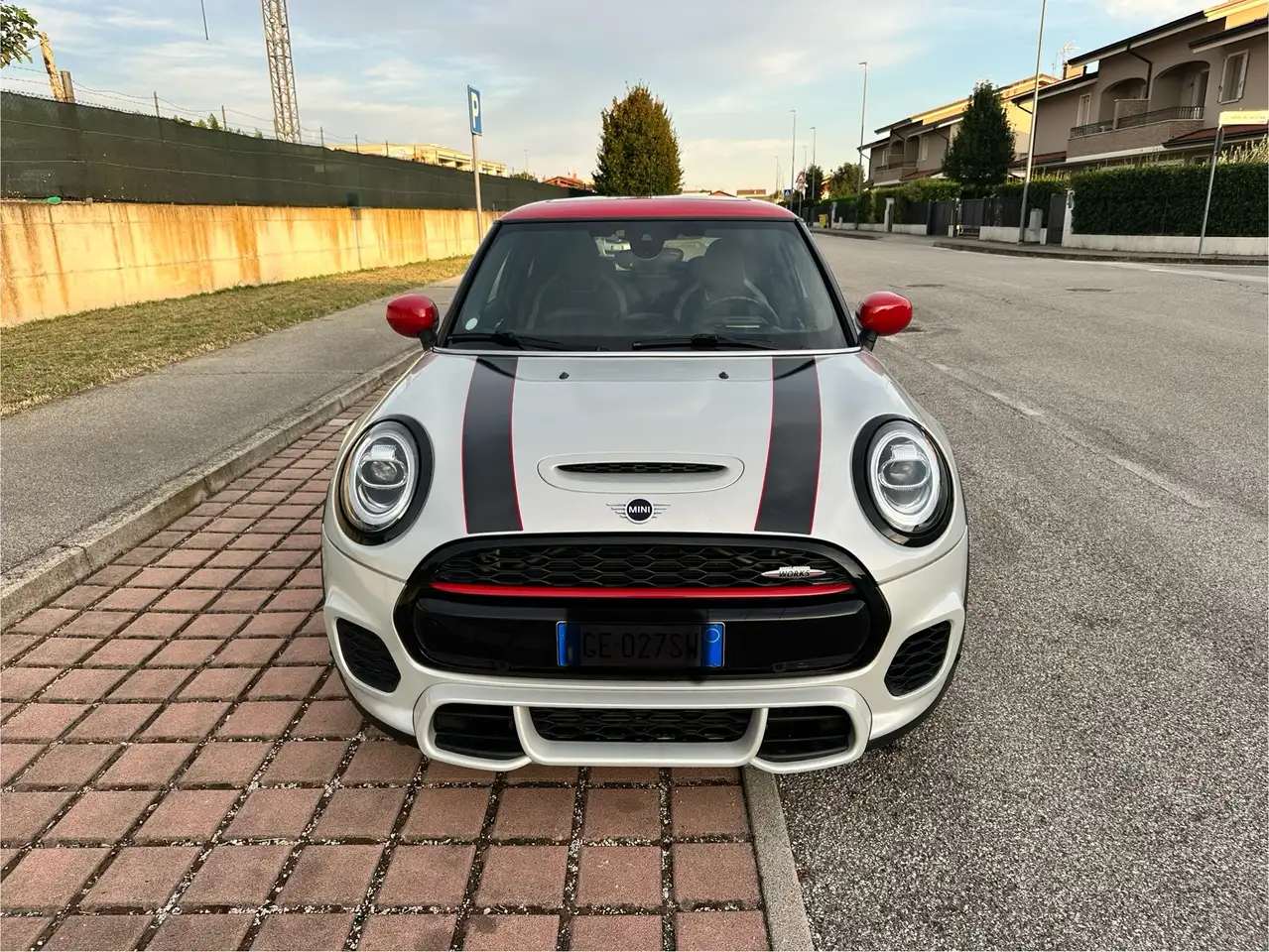 MINI John Cooper Works 3p 2.0 Pro auto — photo 1 of 6