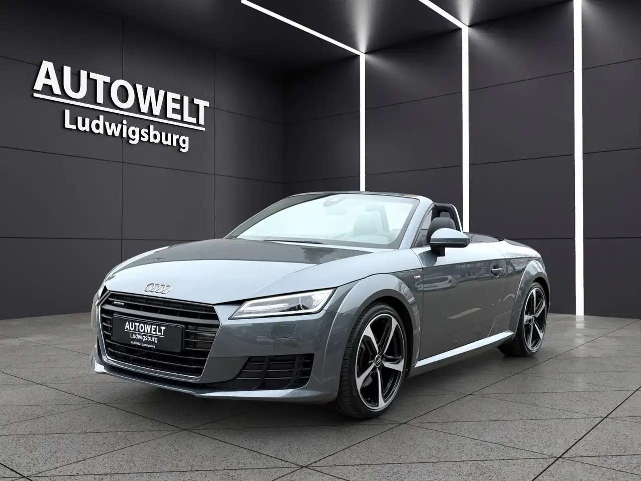 Audi TT Roadster 2.0 TFSI quattro S-Line S-Tronic — photo 1 of 17
