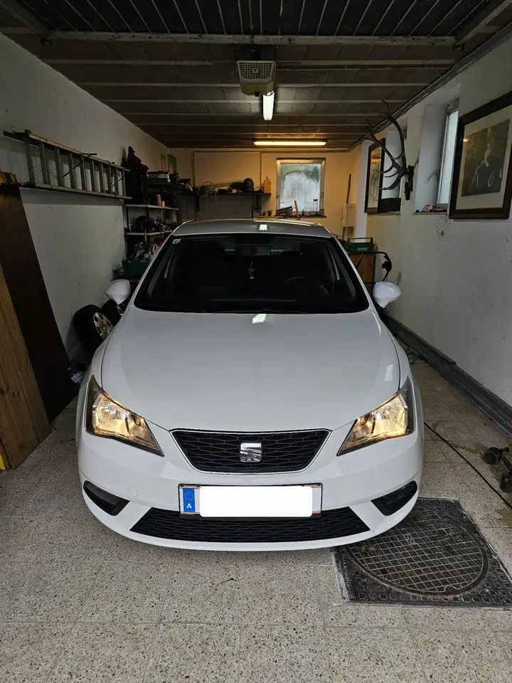 SEAT Ibiza Chili&Style 1,6 TDI CR — photo 1 of 17