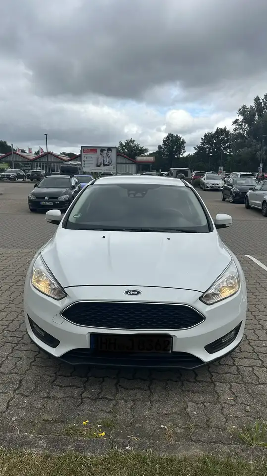 Ford Focus — photo 1 of 5